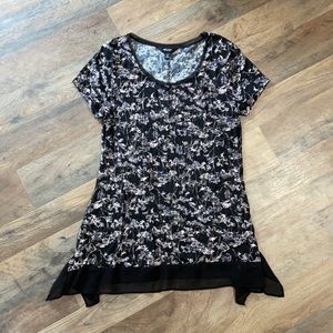 Simply Vera top. Crinkle design in fabric. Soft!